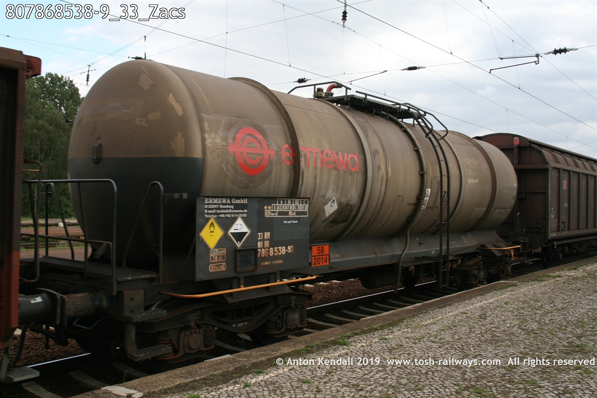 807868538-9_33_Zacs.jpg